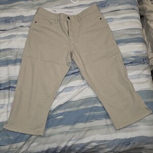 Liz Claiborne Tan Cropped Pants